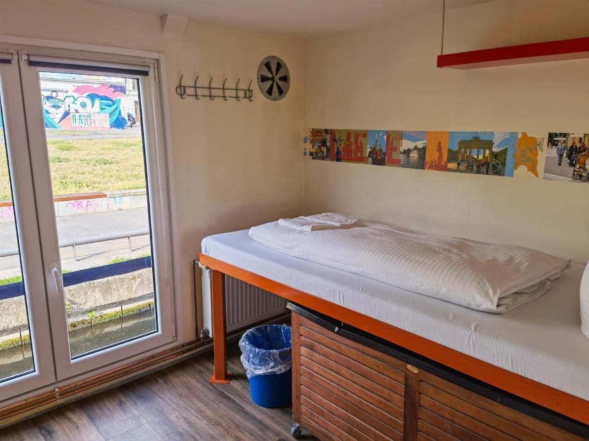 Shipotel Western - Triple Cabin with Shared Bathroom